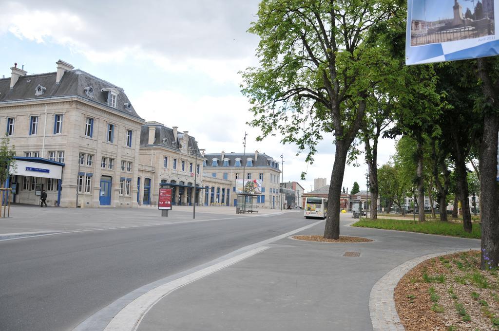 Hotel De Paris Charleville-Mézières Exterior foto